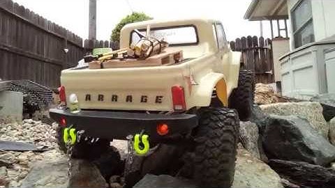 ECX Barrage V1 and V2, quick comparo (taking the same line) pt 1