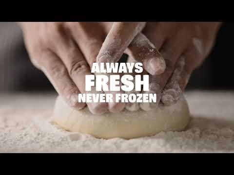 Video: Papa John zal je helpen met het nieuwe jaar met een maand van BOGO-pizza's