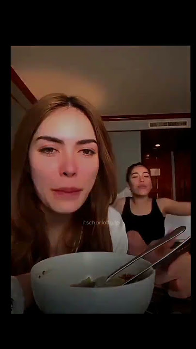 she immediately turn off her ig live😂🤣 she being obey to her girlfriend#englot #showmelovetheseries