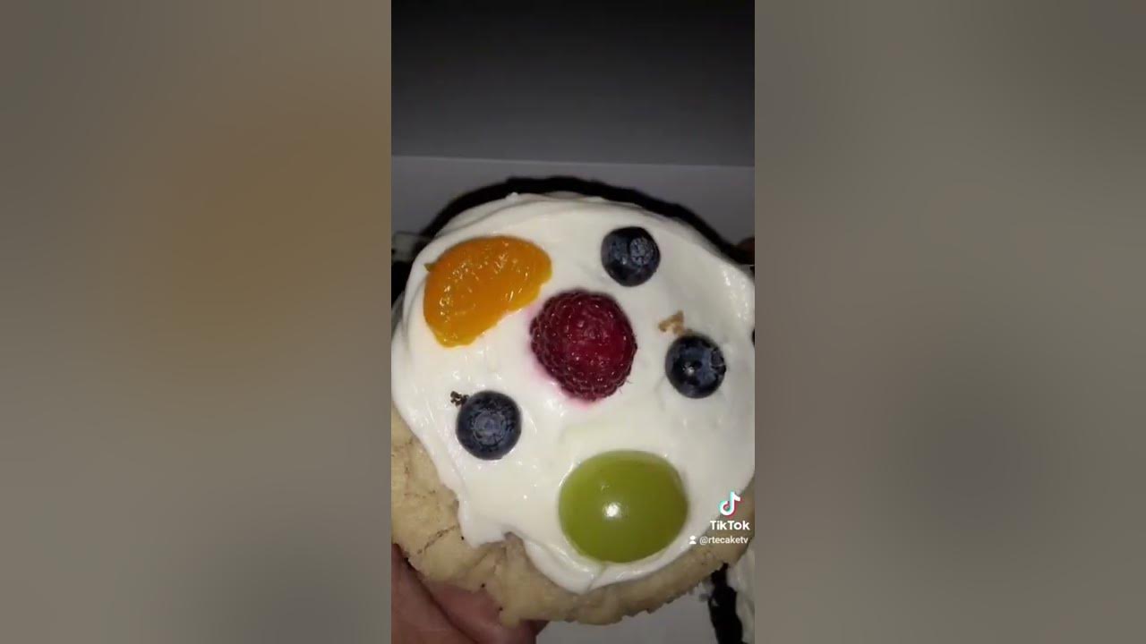 CRUMBL COOKIES FRUIT PIZZA SHORTS YouTube