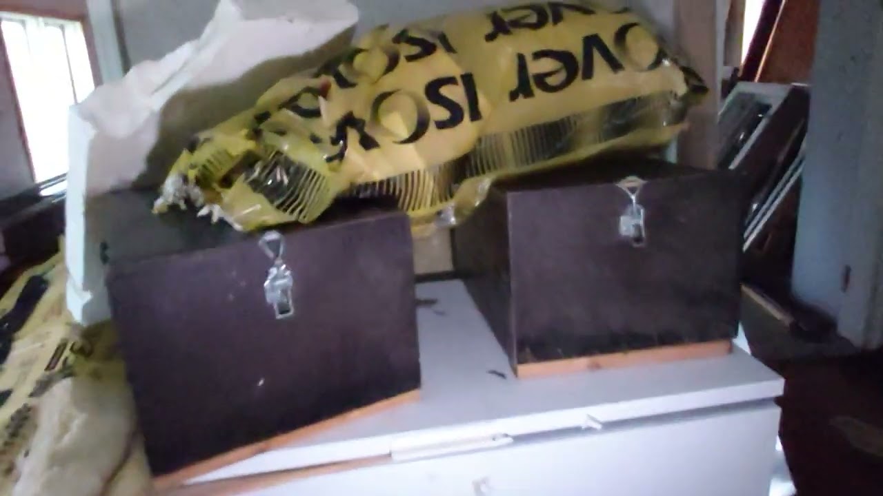 Urbex Talo täynnä hylättyjä maatalousvehkeitä.. (ja paljon muutaki)