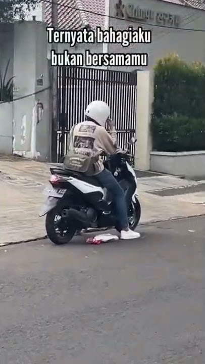 Pria Ini Cinta nya Ditolak di Pinggir Jalan, Si Cewek Langsung Pergi Bersama Cowok lain