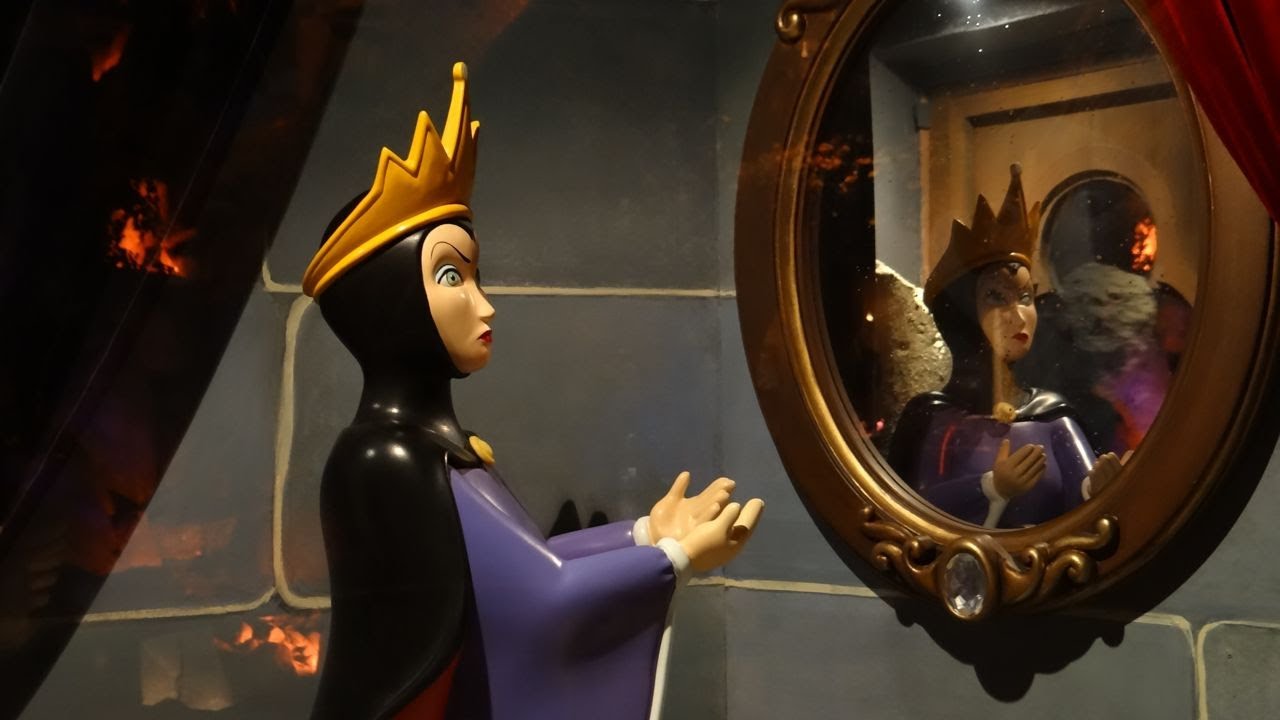 Snow White and the Seven Dwarfs onride at Disneyland Paris