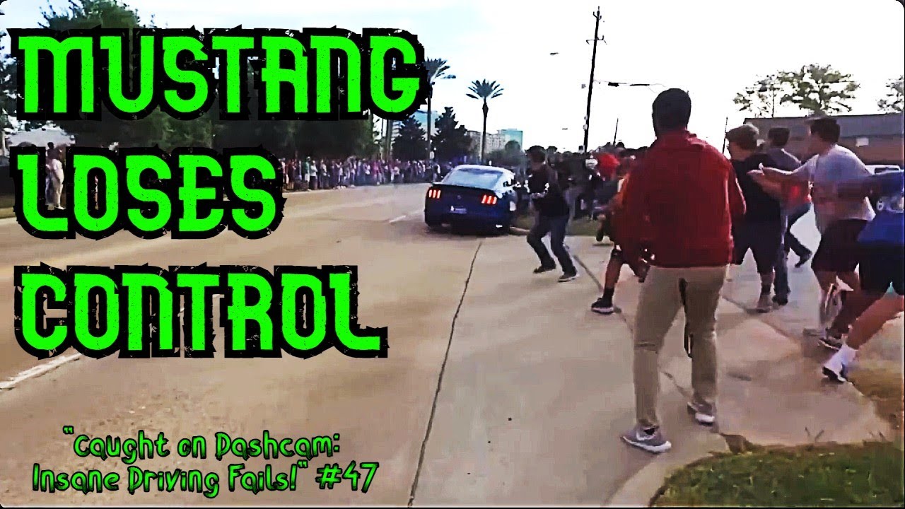 MUSTANG LOSES CONTROL - RED LIGHT RUNNERS "Caught on Dashcam: Insane ...