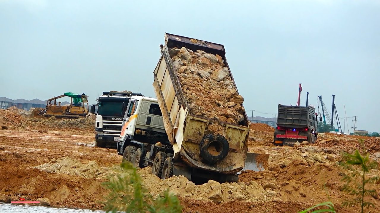 Amazing Extreme Power Hyundai Truck Dumper Spread Out Soils Equipment Group