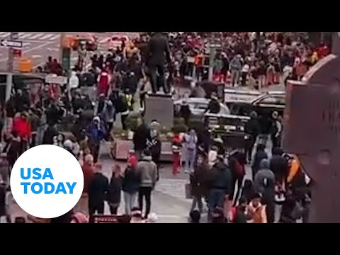 Manhole explosion causes panic in Times Square | USA TODAY