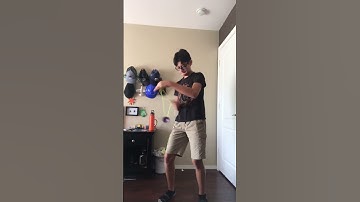 Yoyo tricks PERFECTLY synced to world smallest violin