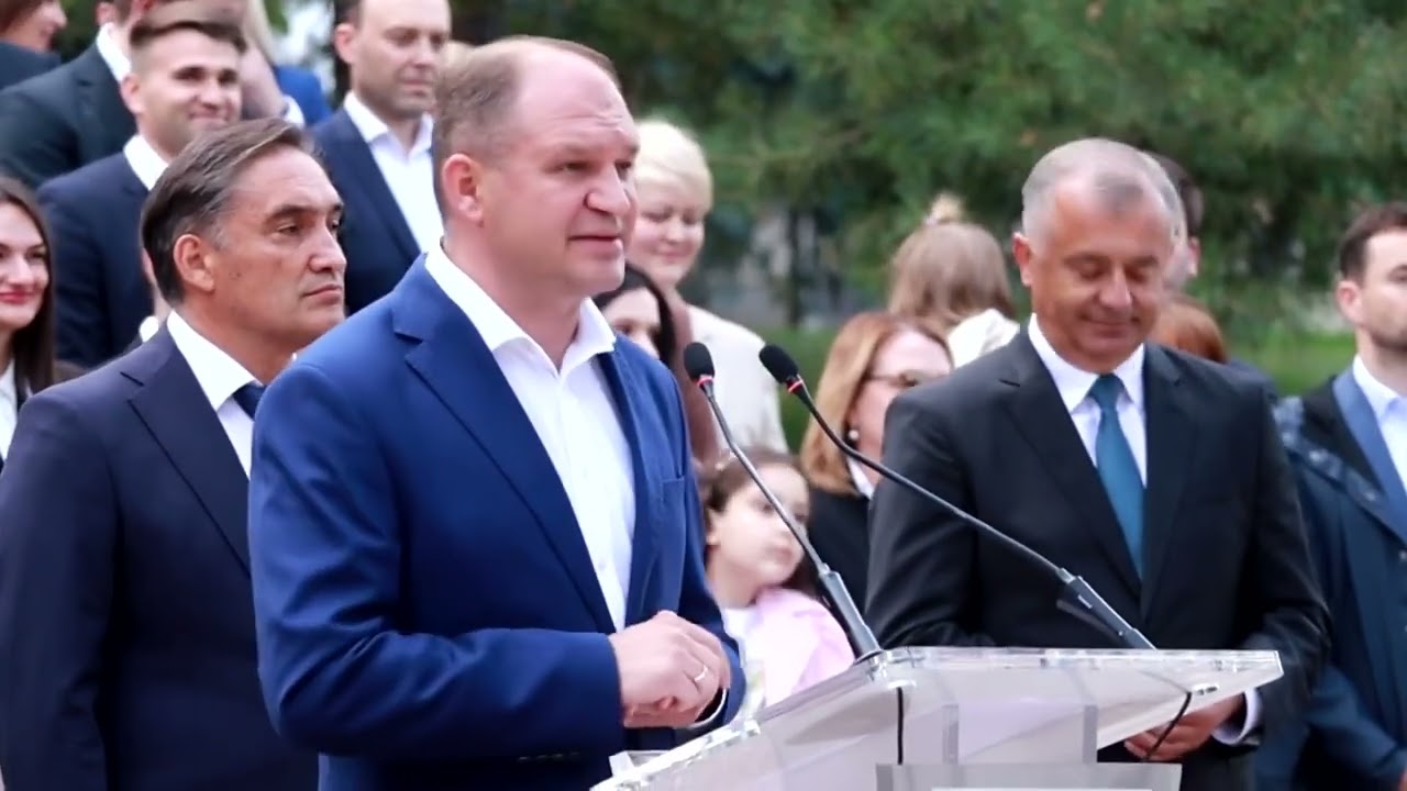 Duminică este o zi crucială pentru poporul nostru, ieșim cu toții la vot.