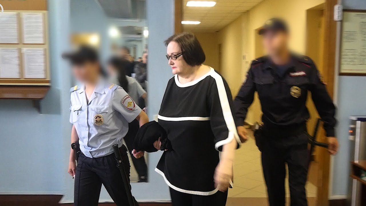 ⁣Суд приговорил Евгению Даутову к 3 годам и 1 месяцу заключения – ее взяли под стражу в зале суда