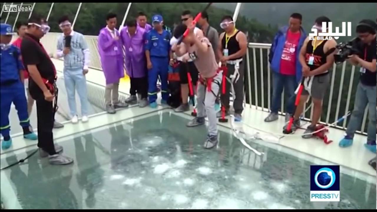 جسر الصين الزجاجي لاتكسره المطارق الحديدية الصلبة - el bilad tv -