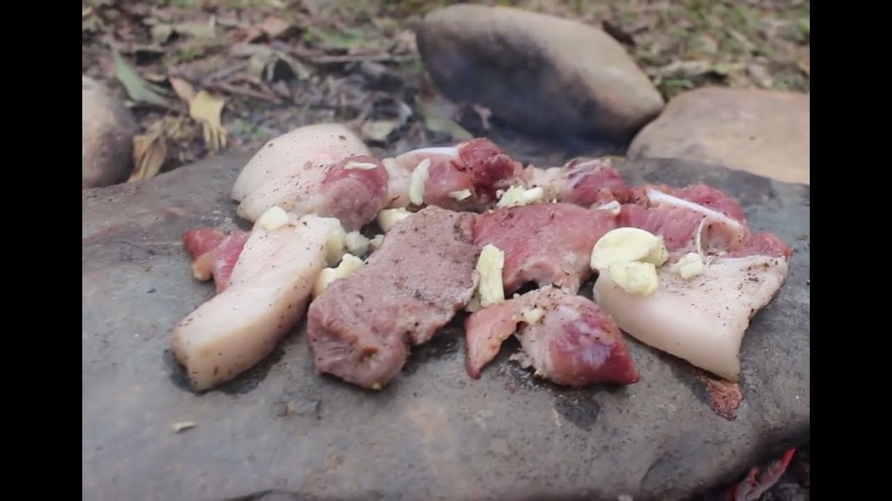 Primitive Technology - Catch and cook fresh STEAK ON FIRE in nature