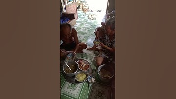 bữa cơm gia đình ăn cơm cùng cha me