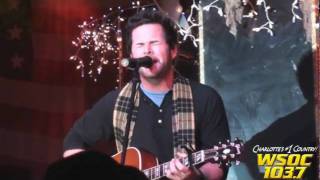 103.7 WSOC: David Nail Performs "Red Light" at Jingle Bell Jam!