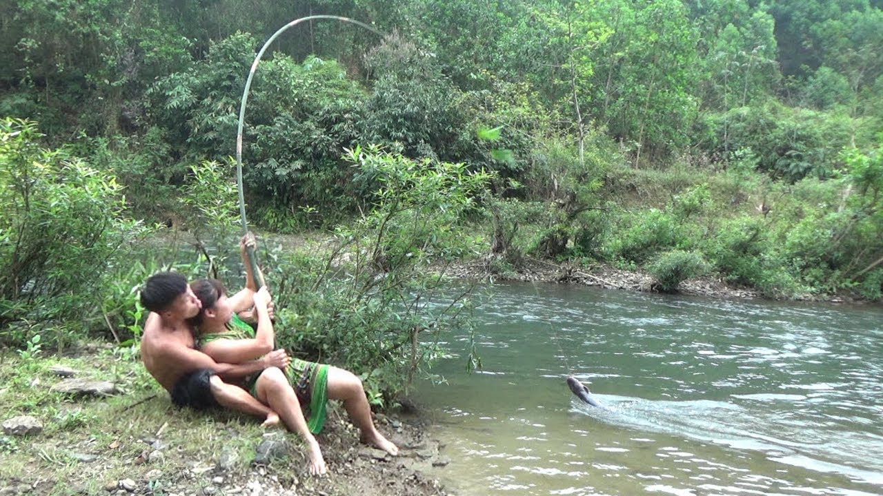 Unique Survival: Unique Fishing - Tarzan vs Beautiful Girl Cooking Big Fish and Eating Delicious