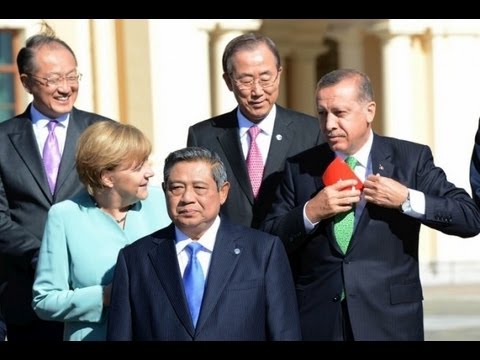 Başbakan Erdoğan Türk bayrağını yerde bırakmadı
