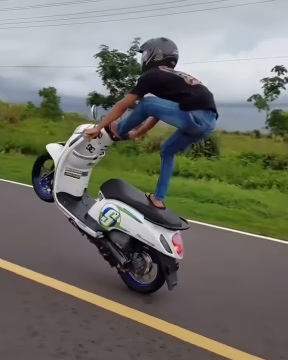 Story WA Wheelie Motor Scoopy