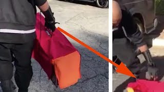 通行人は檻をもった男を見つけた。彼がしようとしていたことに心を打たれた