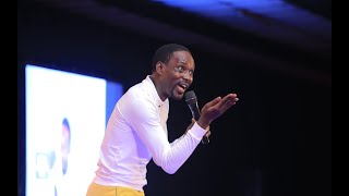 Mc Mariachi Yasesa abantu mu show eno  nebakaaba amaziga era yalondebwa nga comedy show ekyasinze