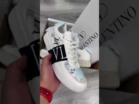 Video: ¿Las zapatillas Valentino son de talla real?