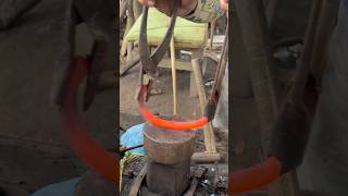The technique of drawing iron using the traditional method#blacksmith #fyp #usa