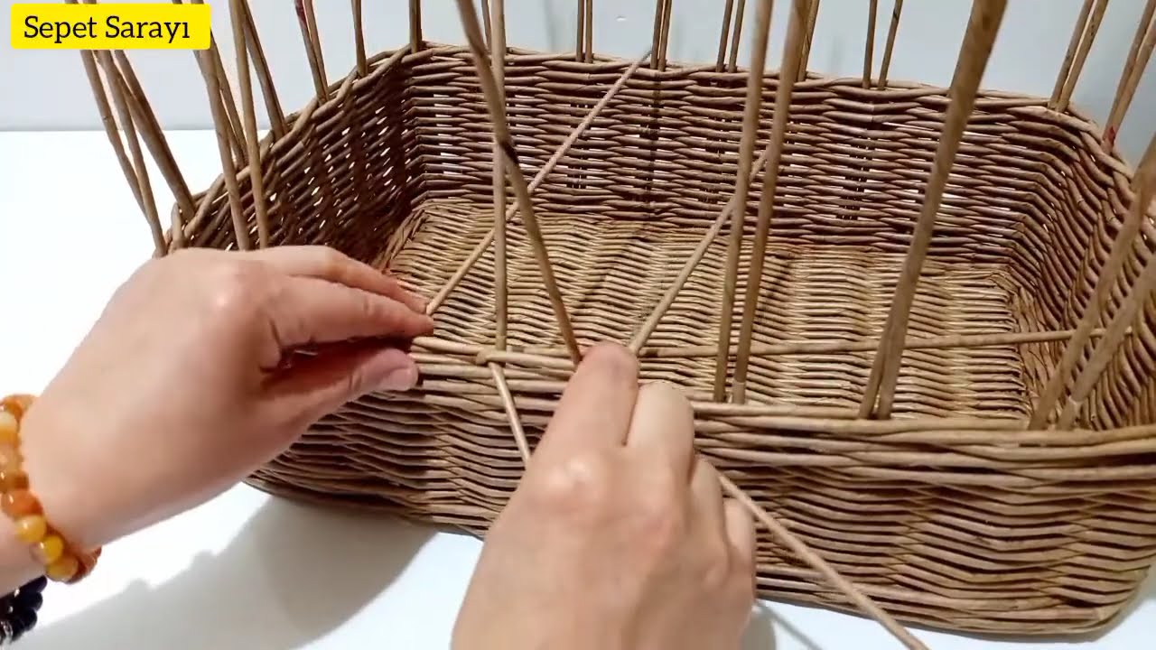 GAZETEDEN KAPAKLI SEPET YAPIMI 👍💯🧺 İSTEDİĞİN ALANDA KULLANILABİLİR 🌸🌸🌸#diy #gazetedensepet #sepet