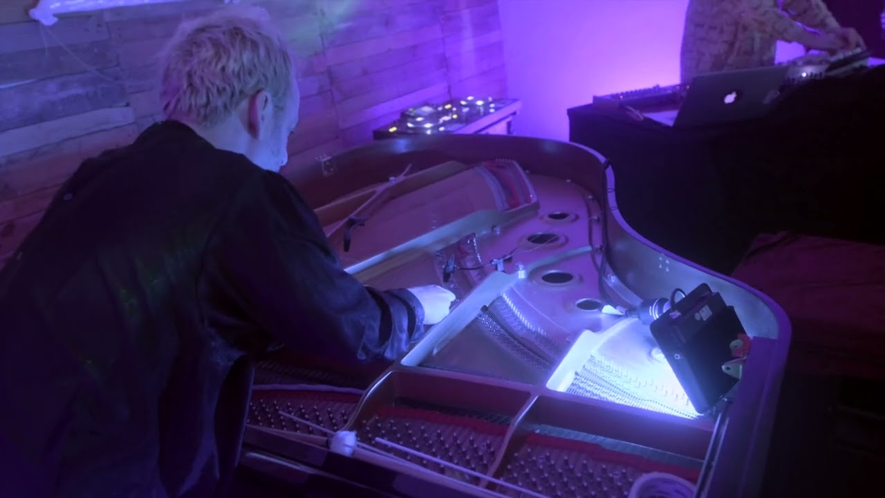 MiRET & OCHOA - Mellow (Live) auf YouTube ansehen MiRET & OCHOA - Mellow (Live) auf YouTube ansehen