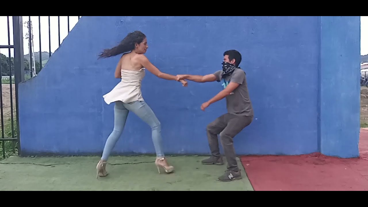 Defensa Personal/ Agresor Bloquea por la Espalda como Defenderse