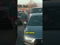Un desconocido la siguió… ¡y lo que hizo la dejó sin palabras!