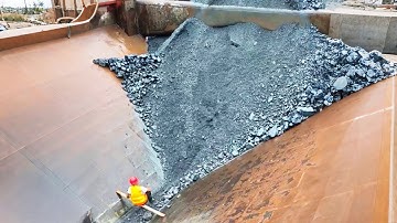 Barge Unloading 4300 Tonnes Of Crushed Ore - Empty End Of Barge