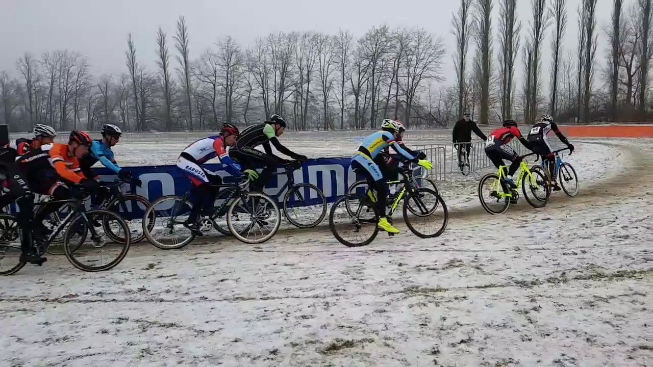 Start NK Veldrijden Masters 40+ - YouTube