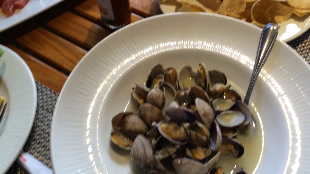 Uncle's Fish Market and Grill Honolulu, Hawaii. YouTube