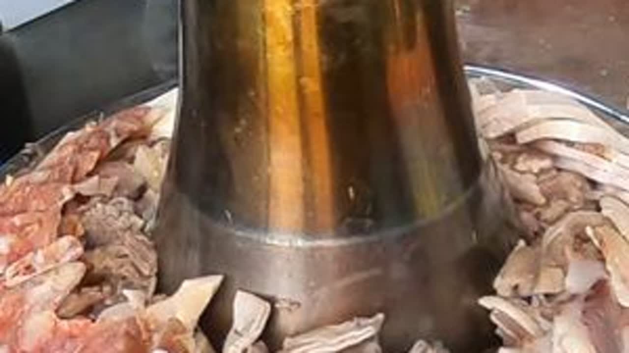 吃过阿斌家的藏火锅吗？牦牛杂、野菜、腊肉应有尽有，量大又美味 #乡村守护人 #新农人计划 #我的乡村生活 #三农 #藏火锅