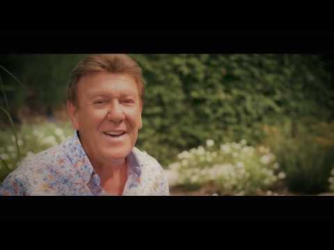 Watch Danny Fabry Kom laat je maar eens gaan (de zomer komt eraan) on YouTube