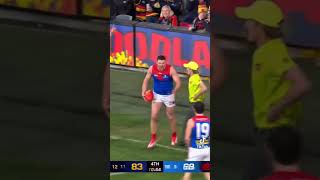 keays is kicking from Everywhere #afl #afl2025 #afllive #kick#adelaidecrows