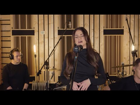 Sylwia Przybysz - Pomimo (wersja akustyczna)