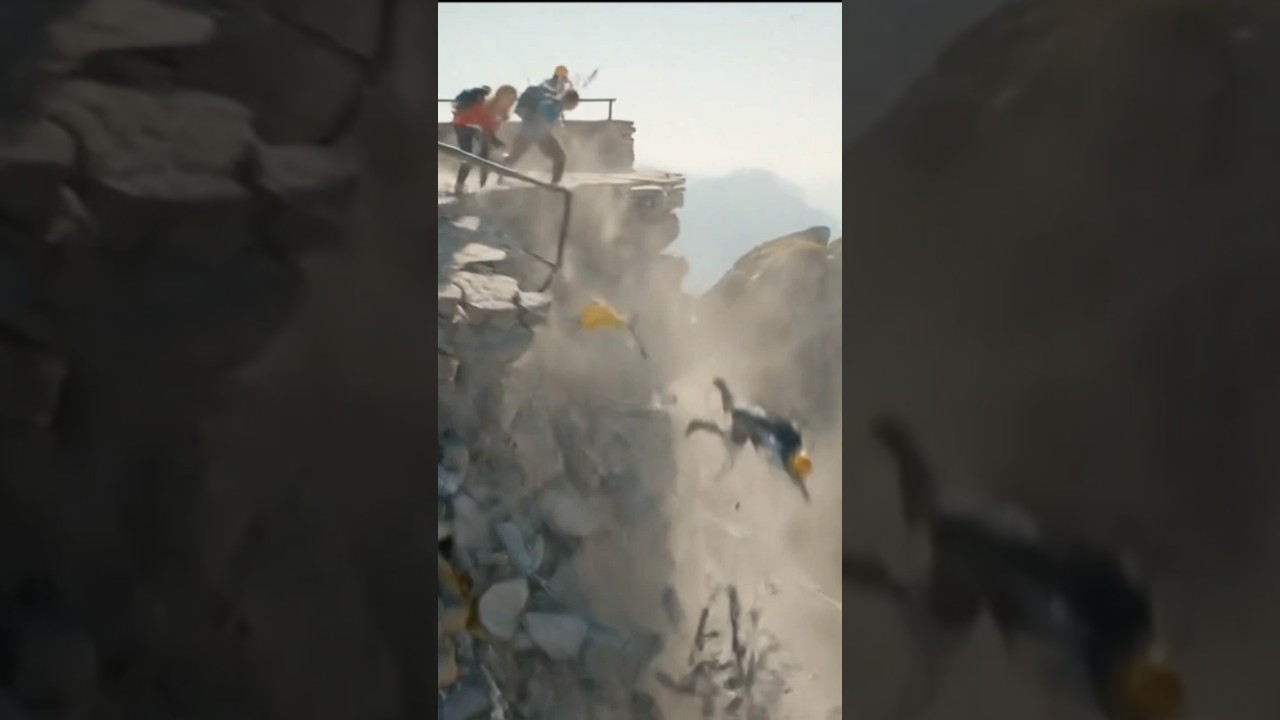 Mountain Observation Deck Collapse – Tourists Caught on Camera