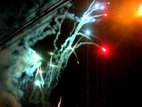 chegada do papai noel com fogos de artificio em bl...