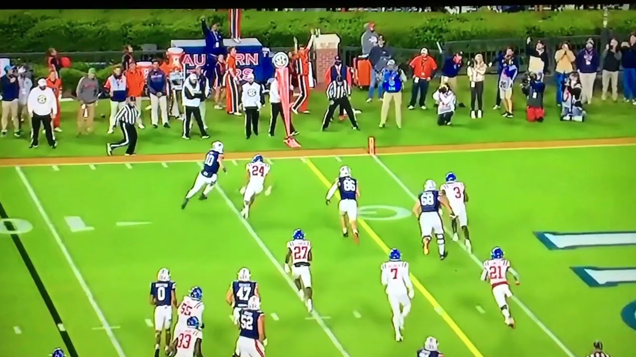 Dynamic Play Review - Bunch Formation, Misdirection Orbit Motion to QB Run with nice blocking