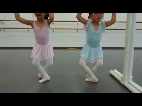 幼児クラス　シャンジュマン【１】のバレエレッスン風景　　Shiho Yamamoto Ballet Studio