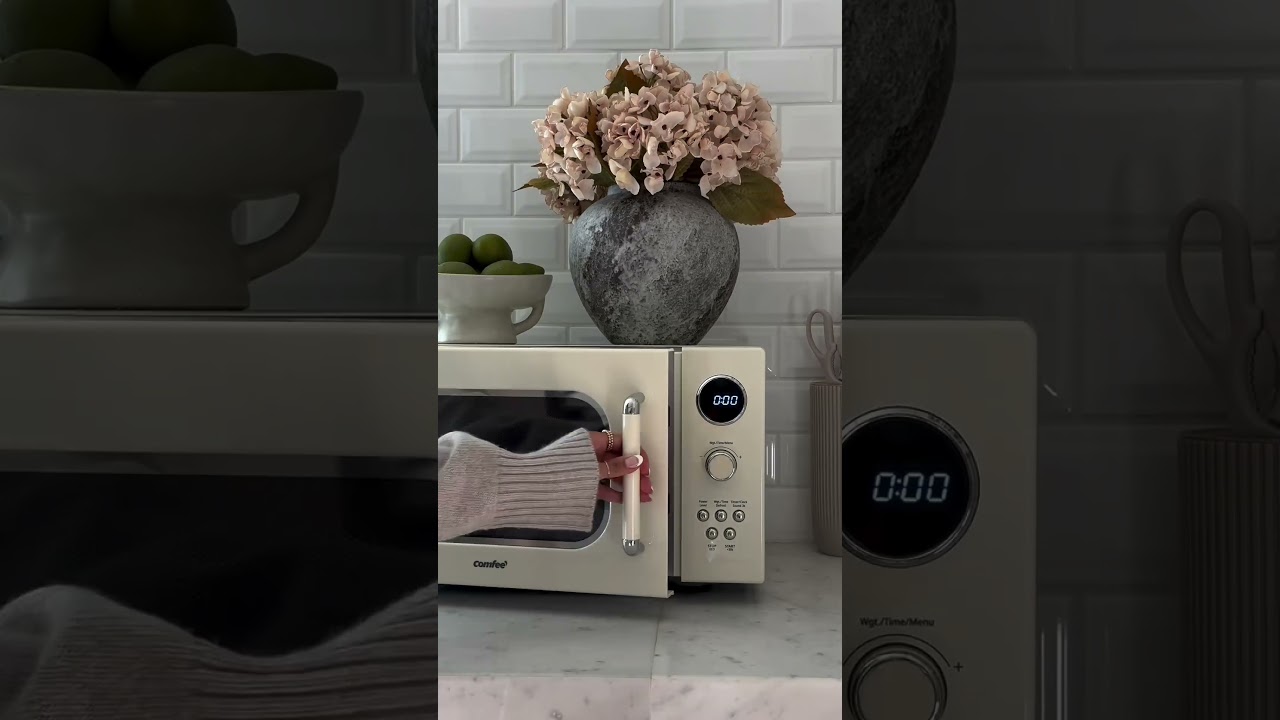 Clear Microwave Splatter Cover with Water Steamer and Handle, (Green) 