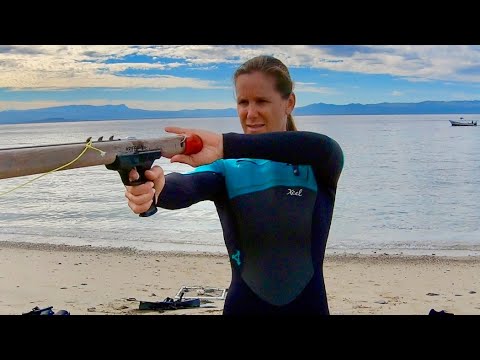 ⁣Nicole Learns How To SPEARFISH in Baja!