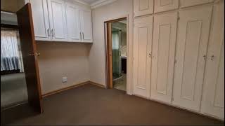 Stunning 2 Bedroom Townhouse in Secure Complex!