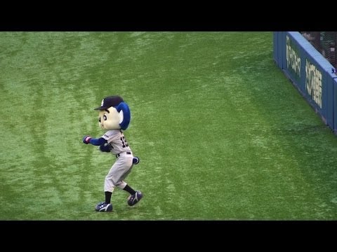 2014.06.03 小学生の大群にビビるドアラ