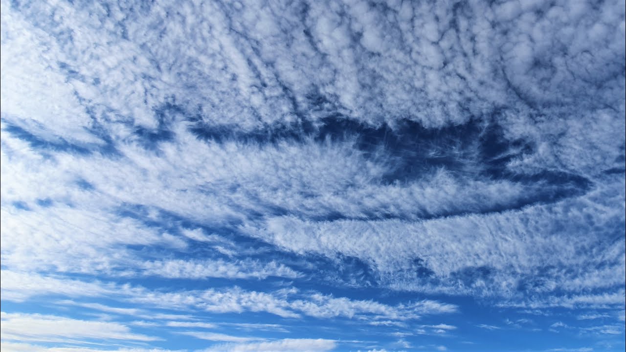 Hole-Punch Cloud über Engelberg am 31.10.2020 🇨🇭