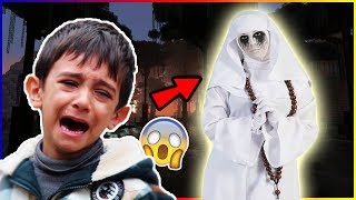 MINECRAFT JE TROLL UN KIKOO AVEC LA DAME BLANCHE ET HEROBRINE 😱 !! IL PLEURE ! TROLL MINECRAFT FR !