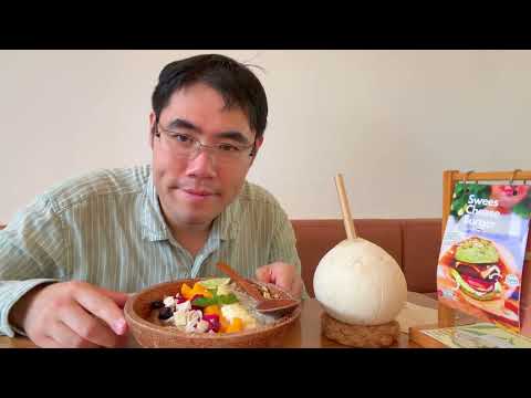 The BEST Chocolate Smoothie Bowl in Vietnam?