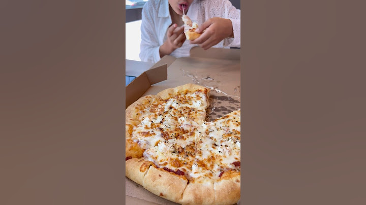 منى صارت تحب البيتزا شوفو ليش😍#pizza
