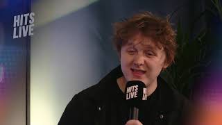 Lewis Capaldi responds to mean tweets! | Hits Radio chords