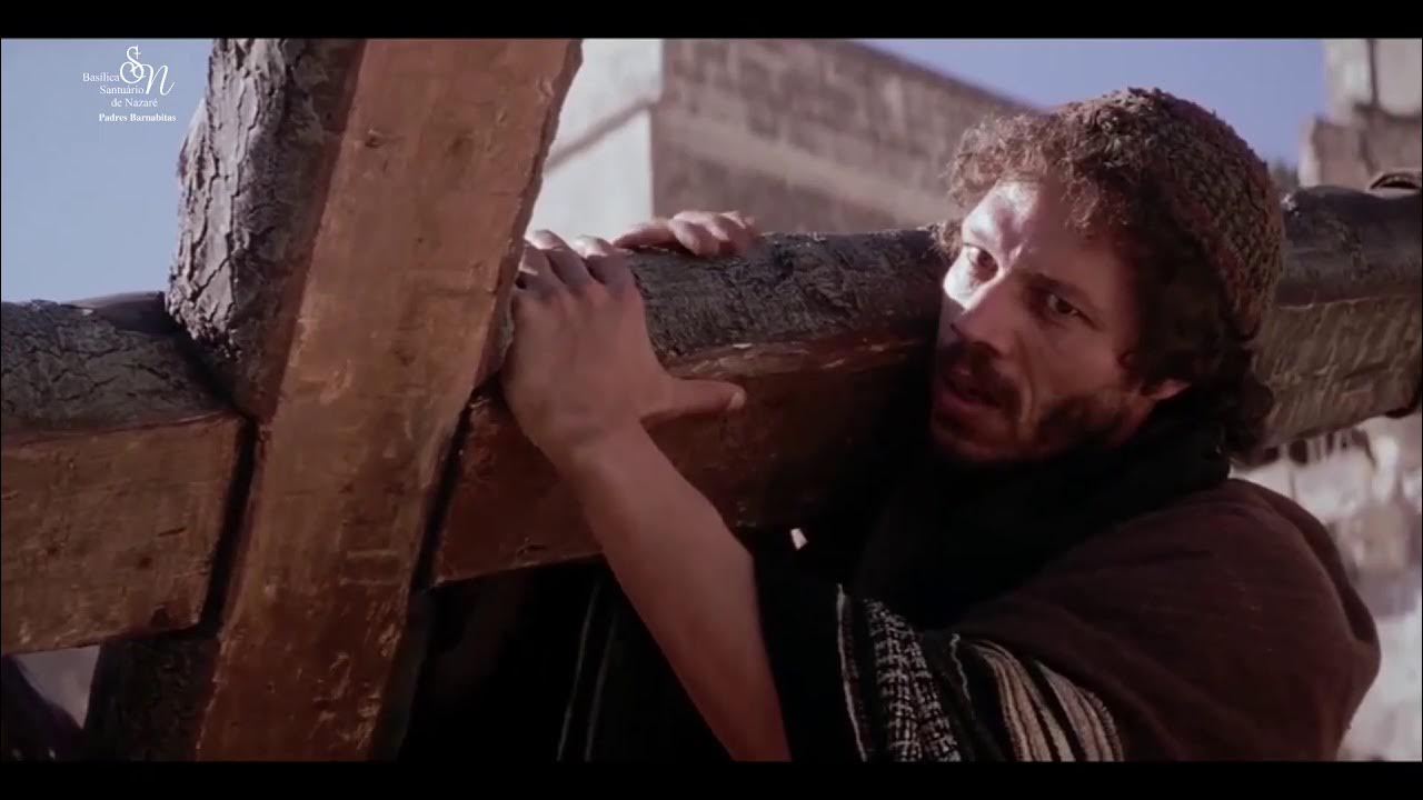 Quaresma em Nazaré: Via Sacra - Quinta Estação: Cimão Cirineu ajuda a