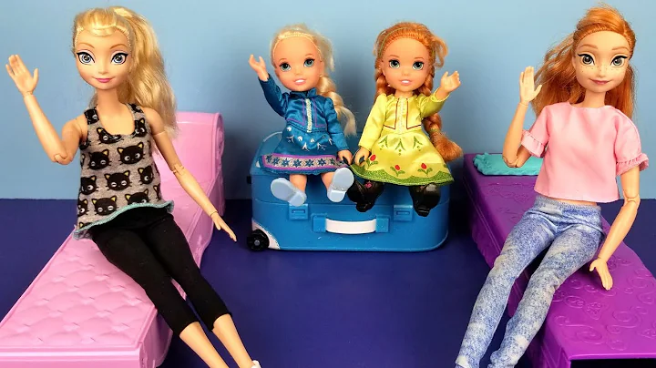 At the HOTEL ! Elsa and Anna toddlers - unpacking ...